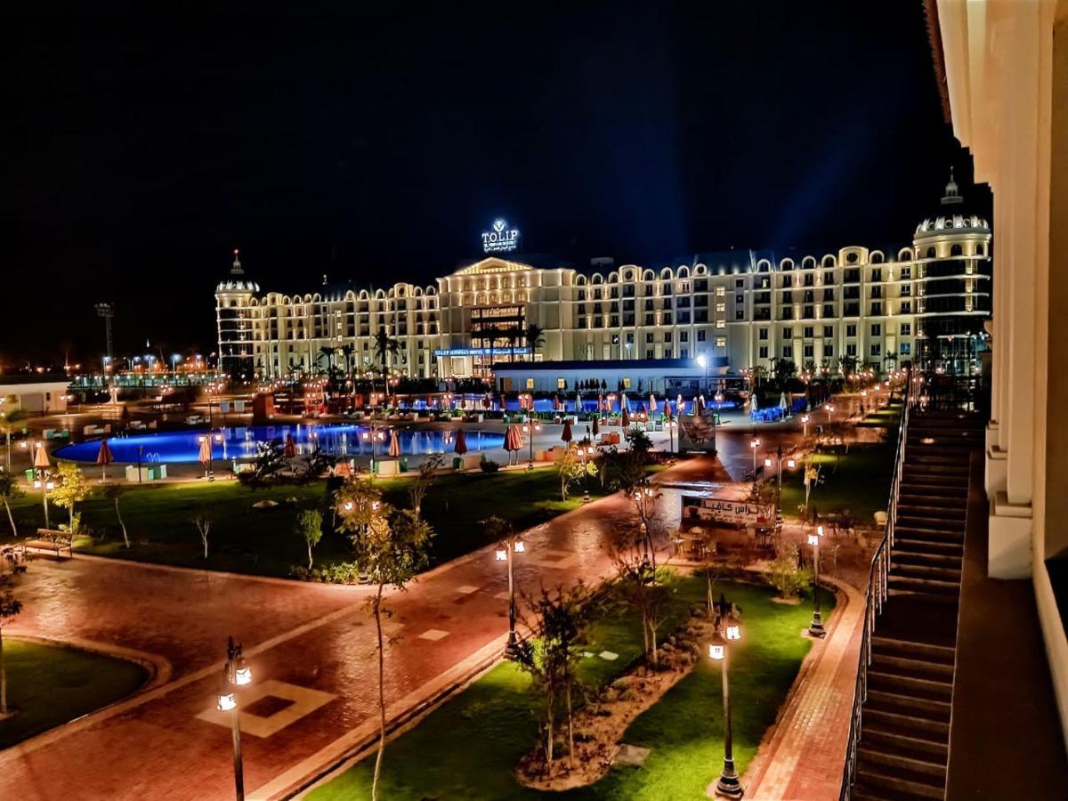 Tolip El Forsan Hotel Iszmáilija Kültér fotó The resort at night