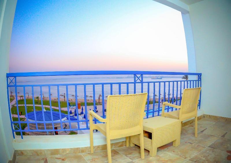 Tolip El Forsan Hotel Iszmáilija Kültér fotó A balcony