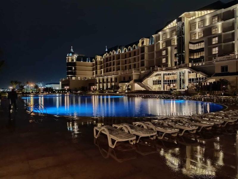 Tolip El Forsan Hotel Iszmáilija Kültér fotó The hotel at night
