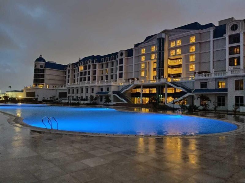 Tolip El Forsan Hotel Iszmáilija Kültér fotó The pool at the hotel